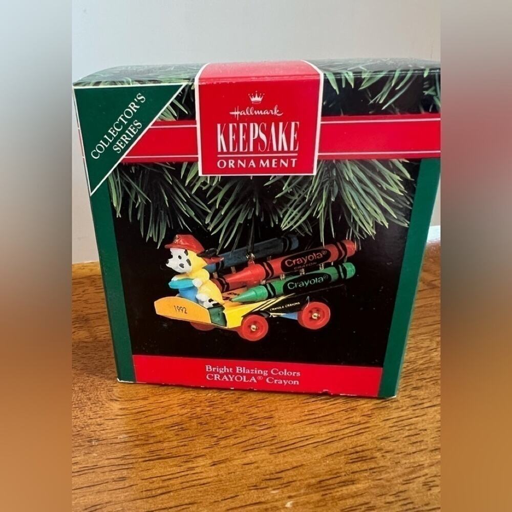 HALLMARK KEEPSAKE “BRIGHT BLAZING COLORS”ORNAMENT